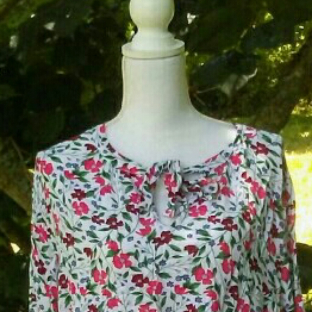 Old Navy Bell Sleeve Blouse. Sz XXL